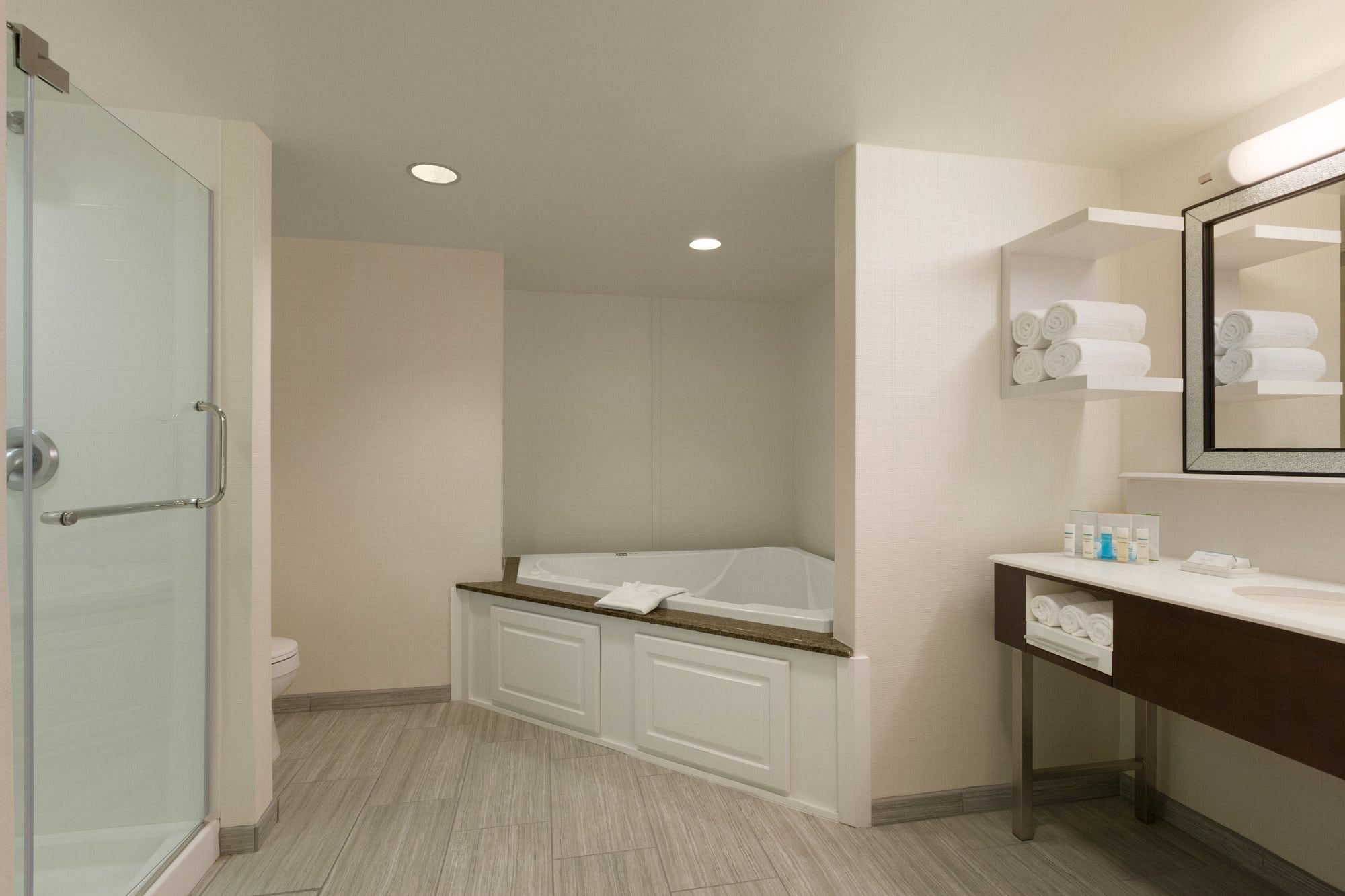 Hampton Inn & Suites Nashville-Downtown Hampton Inn & Suites Nashville-Downtown