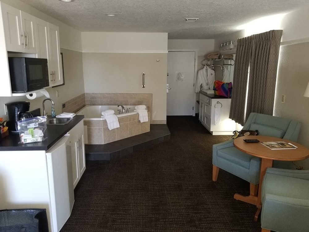 Looking Glass Inn Looking Glass Inn