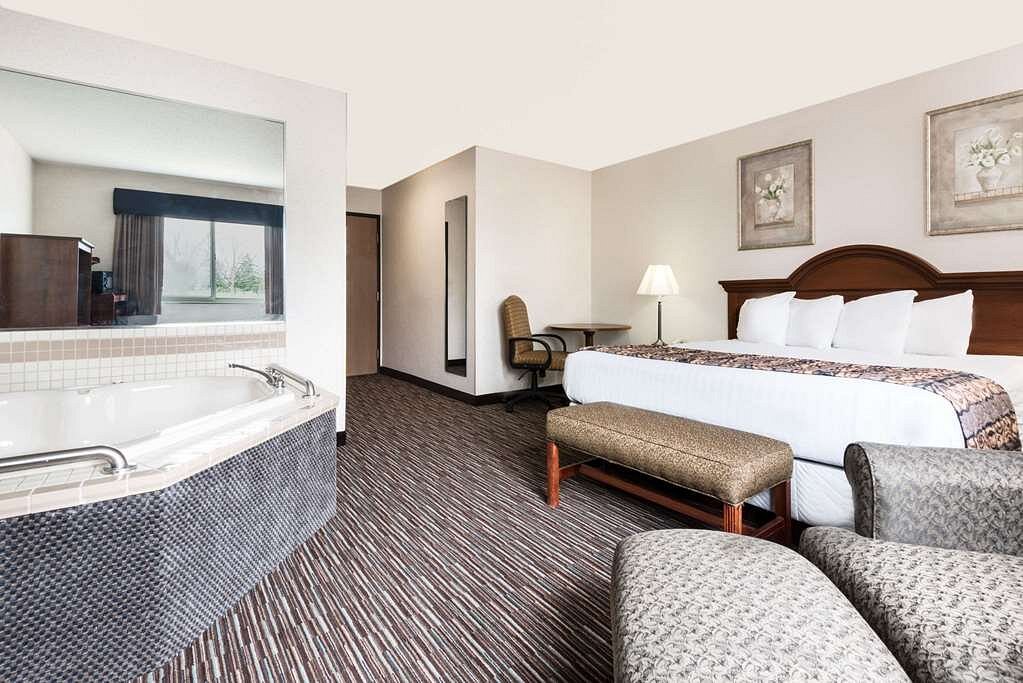 Baymont by Wyndham Columbus-Rickenbacker Baymont by Wyndham Columbus-Rickenbacker