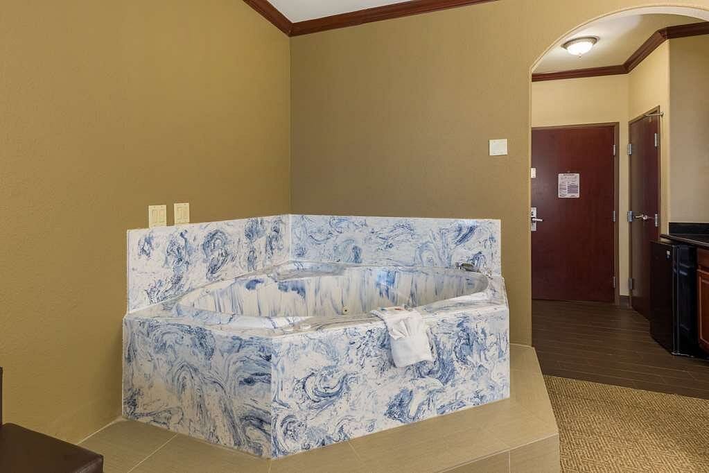 Comfort Suites Comfort Suites