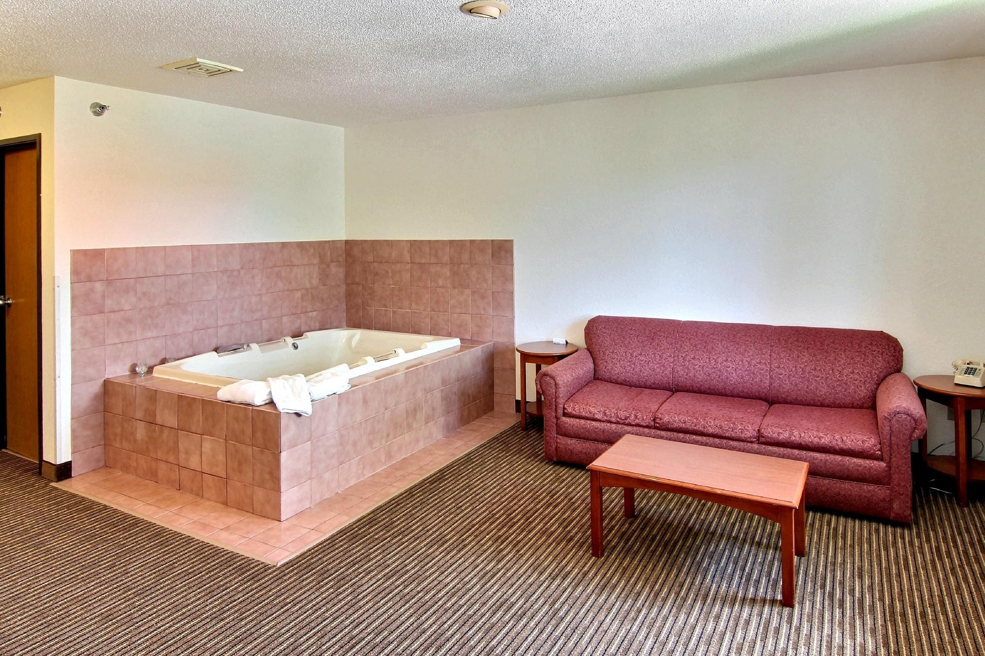 Days Inn & Suites by_Wyndham Traverse City