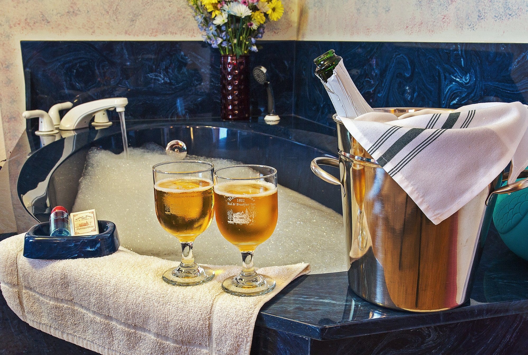 Holden House 1902 Bed & Breakfast Inn Holden House 1902 Bed & Breakfast Inn