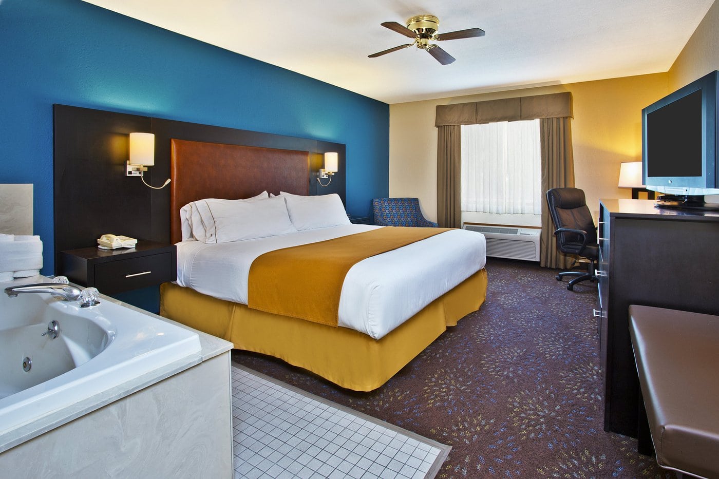 Holiday Inn Express Mackinaw City, an IHG hotel Holiday Inn Express Mackinaw City, an IHG hotel