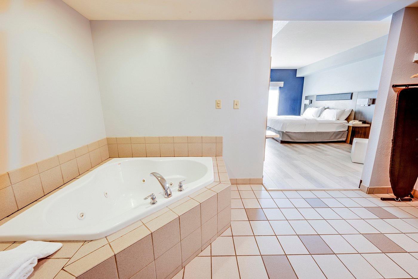 Holiday Inn Express & Suites Columbus OSU-Medical Center, an IHG Hotel Holiday Inn Express & Suites Columbus OSU-Medical Center, an IHG Hotel