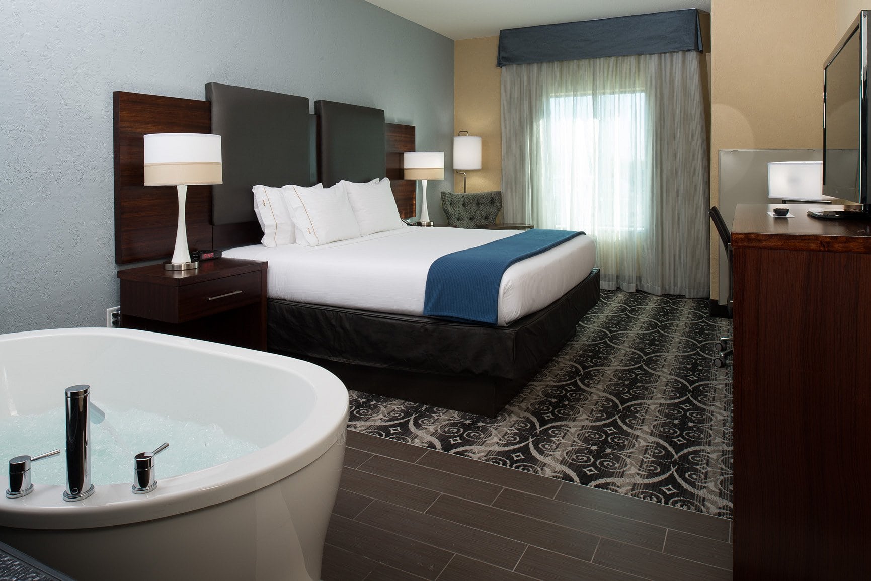 Holiday Inn Express & Suites Kansas City Airport Holiday Inn Express & Suites Kansas City Airport