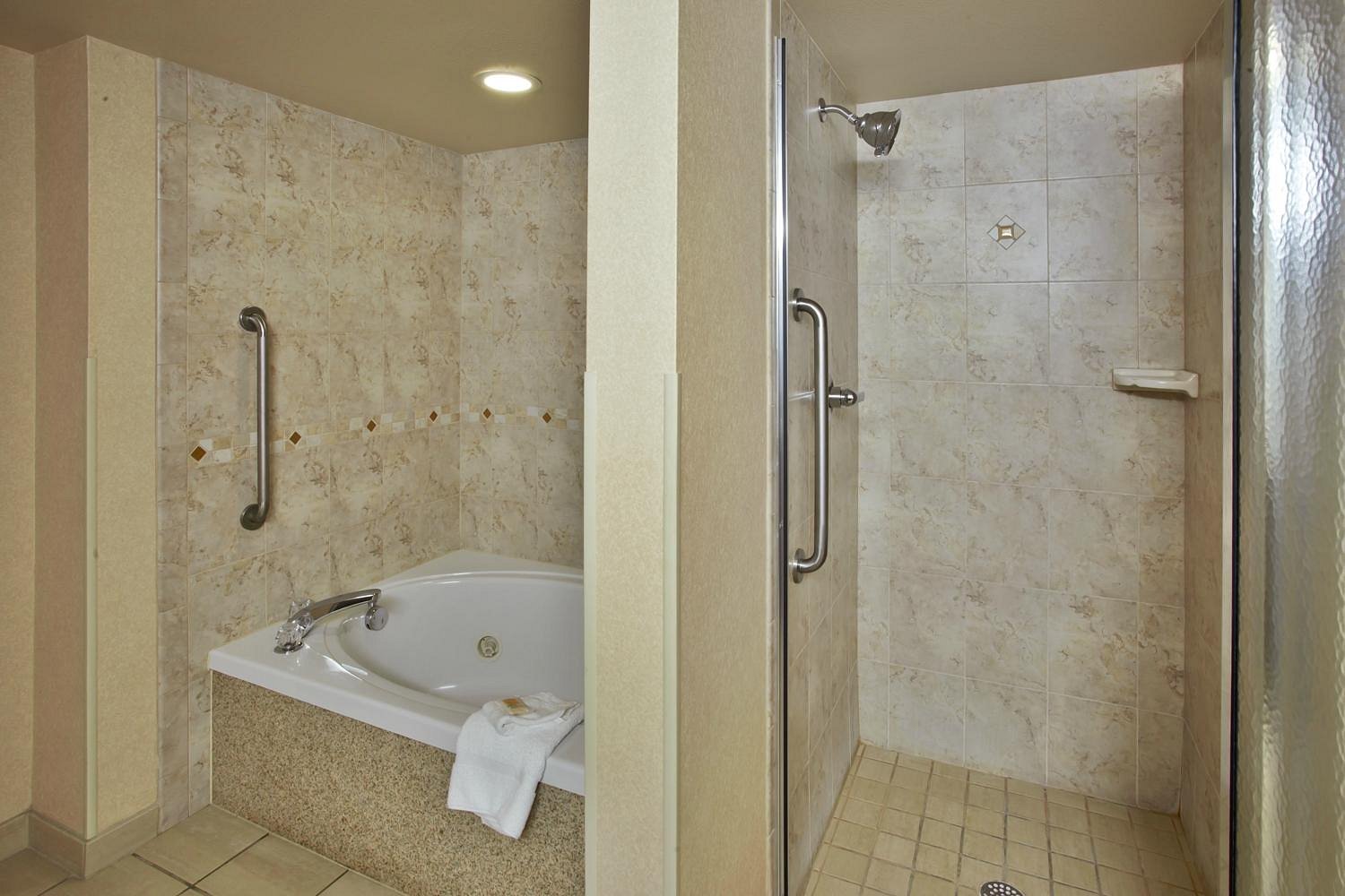 Holiday Inn & Suites Ann Arbor Univ. Michigan Area By IHG Holiday Inn & Suites Ann Arbor Univ. Michigan Area By IHG