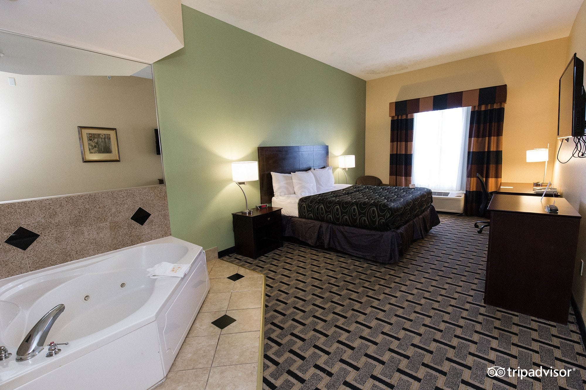 La Quinta Inn & Suites by Wyndham Tampa Central La Quinta Inn & Suites by Wyndham Tampa Central