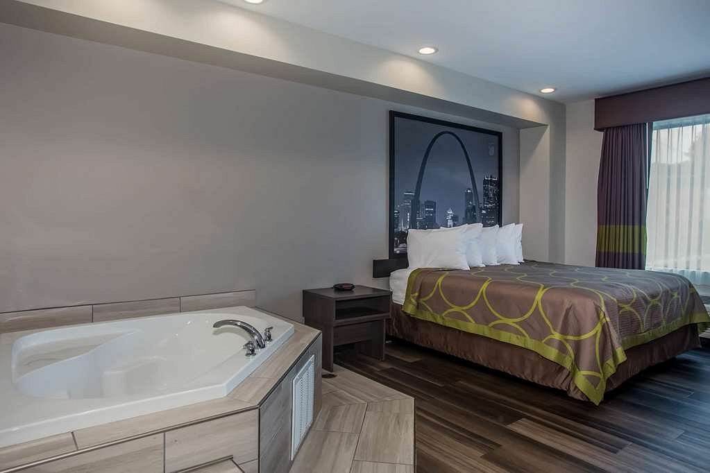 Super 8 by Wyndham St. Louis North Super 8 by Wyndham St. Louis North